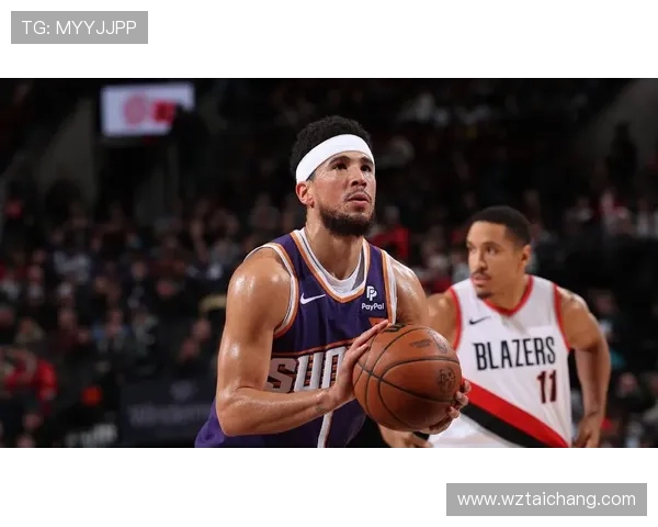 吉莱斯皮称赞布克决策果断自己专注于接球投篮半场贡献12分